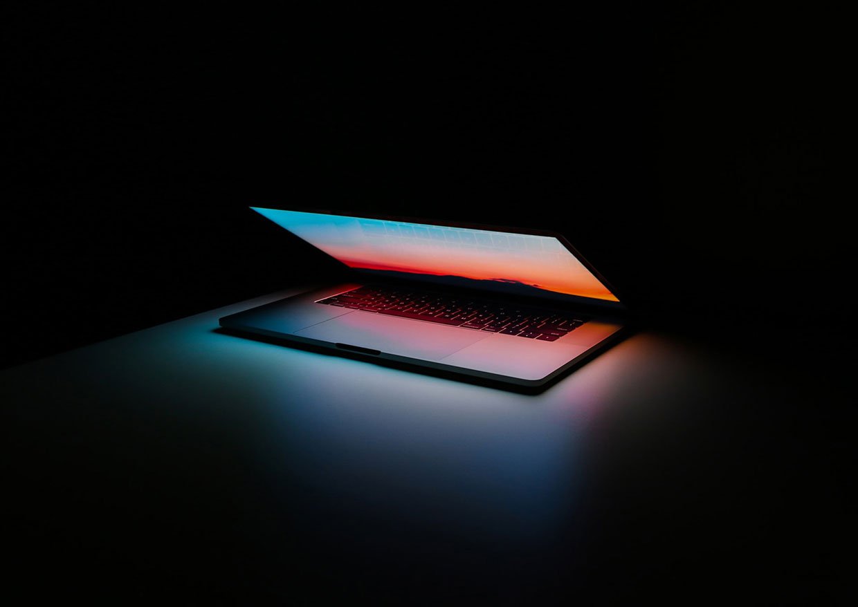 Morbi sagittis arcu vitae Illuminated laptop